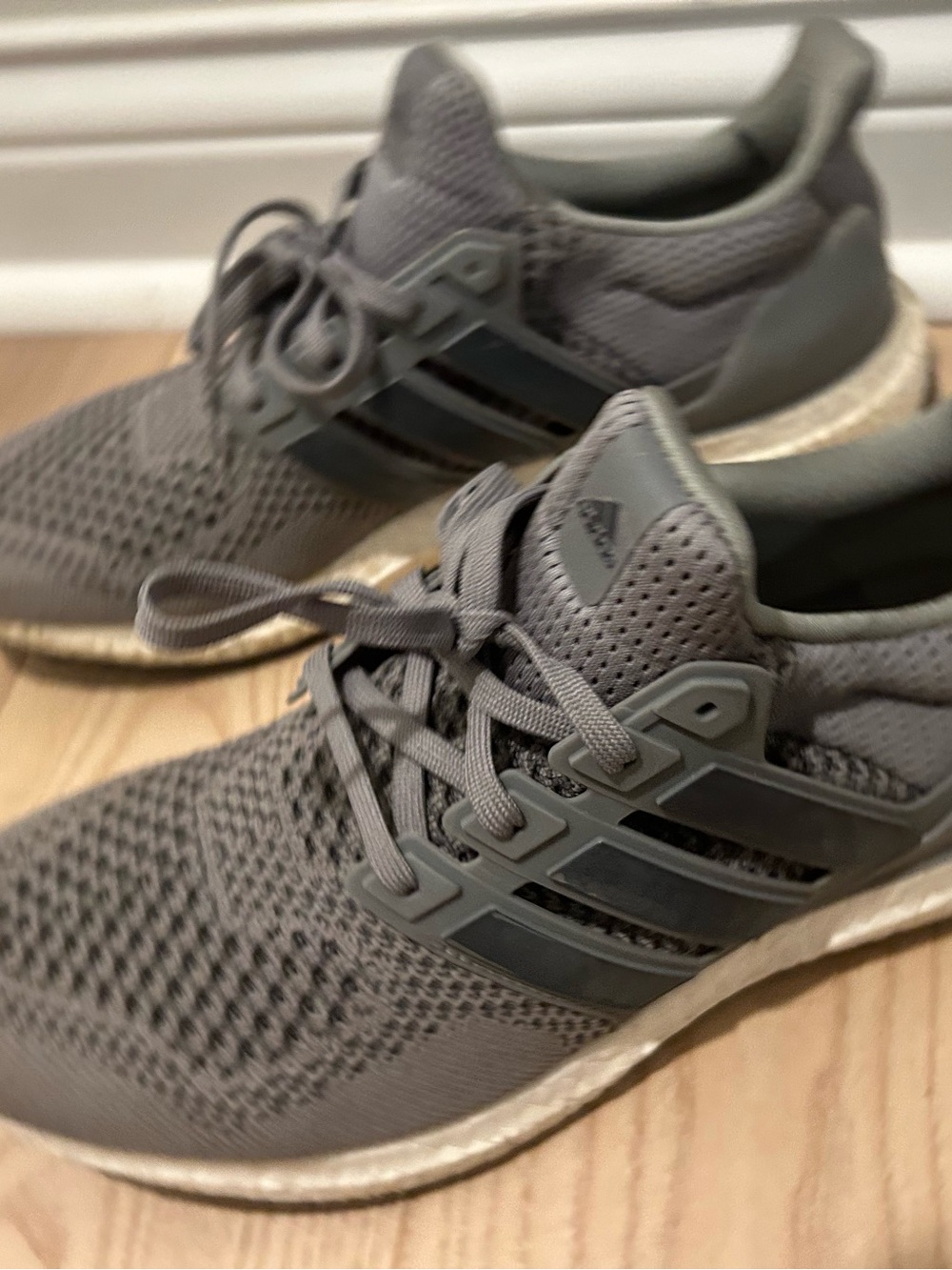 Men’s adidas Grey Ultra Boost Knit Sneakers Size 10.5 - Picture 3 of 7